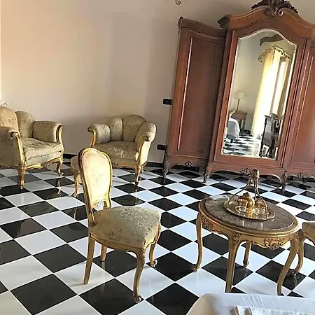 Casa Rosa Hotel *